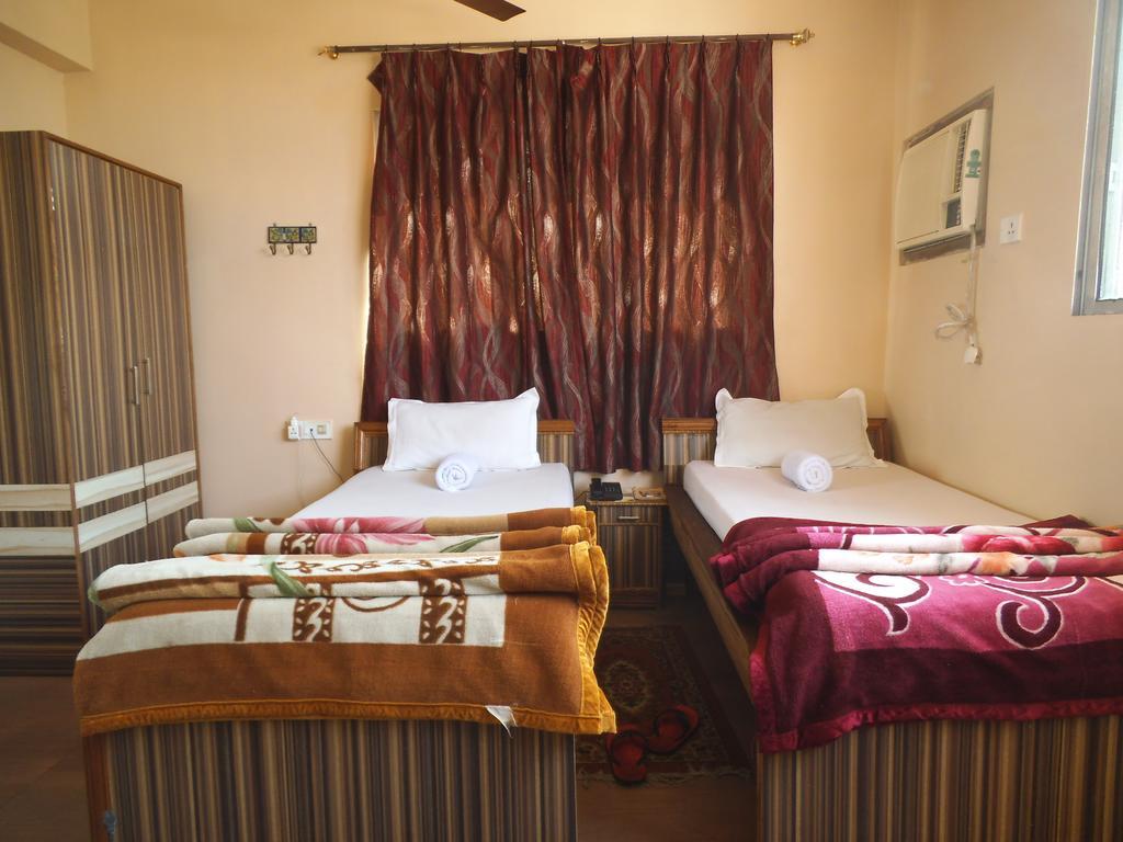 City Centre Hotel Agartala Phòng bức ảnh