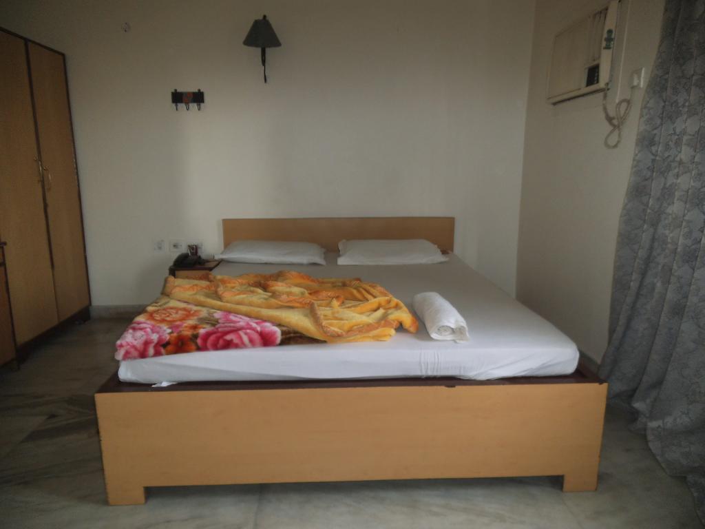 City Centre Hotel Agartala Phòng bức ảnh
