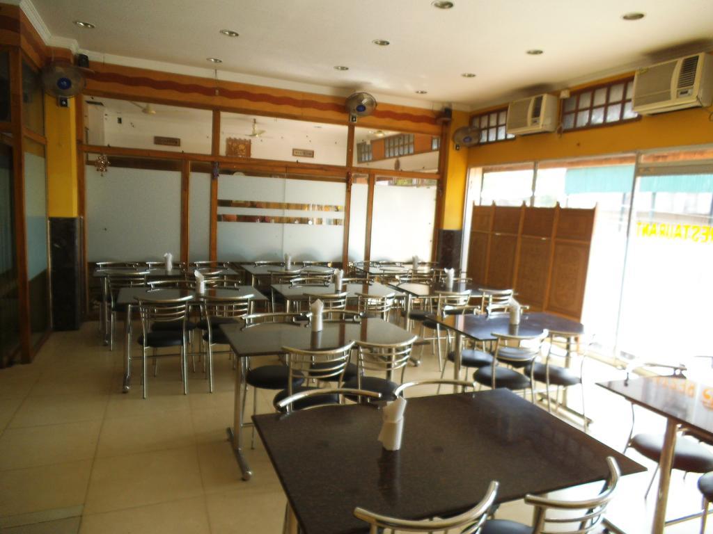 City Centre Hotel Agartala Ngoại thất bức ảnh
