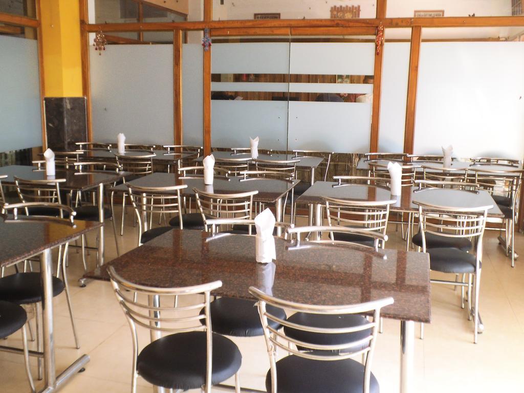 City Centre Hotel Agartala Ngoại thất bức ảnh